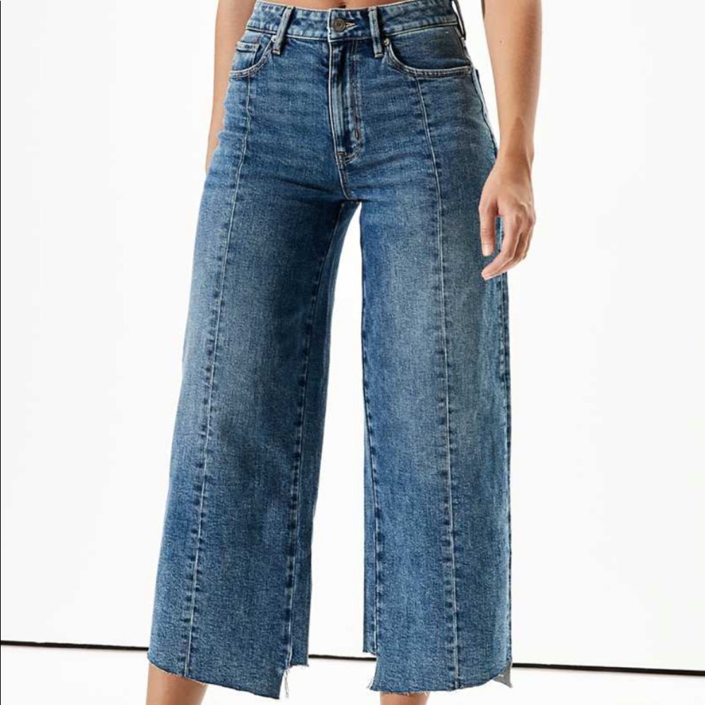 American Eagle Wide Legged Cropped Jeans
